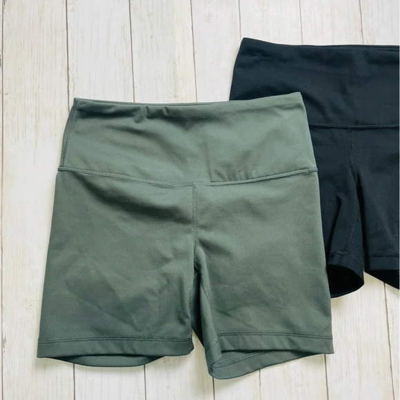 YOGALICIOUS LUX Bundle Of 2 Shorts Black‎ And Gray Size Small - Picture 3 of 7